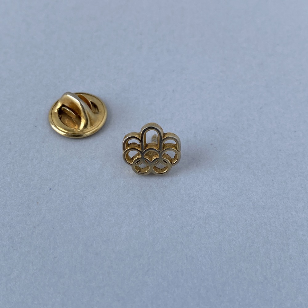 Logo pin